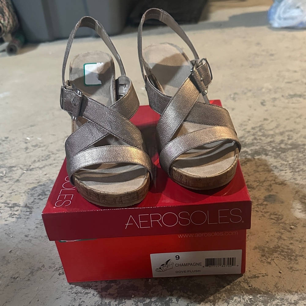 AEROSOLES // Women's Champagne Dove Plush Wedge Sandals NIB